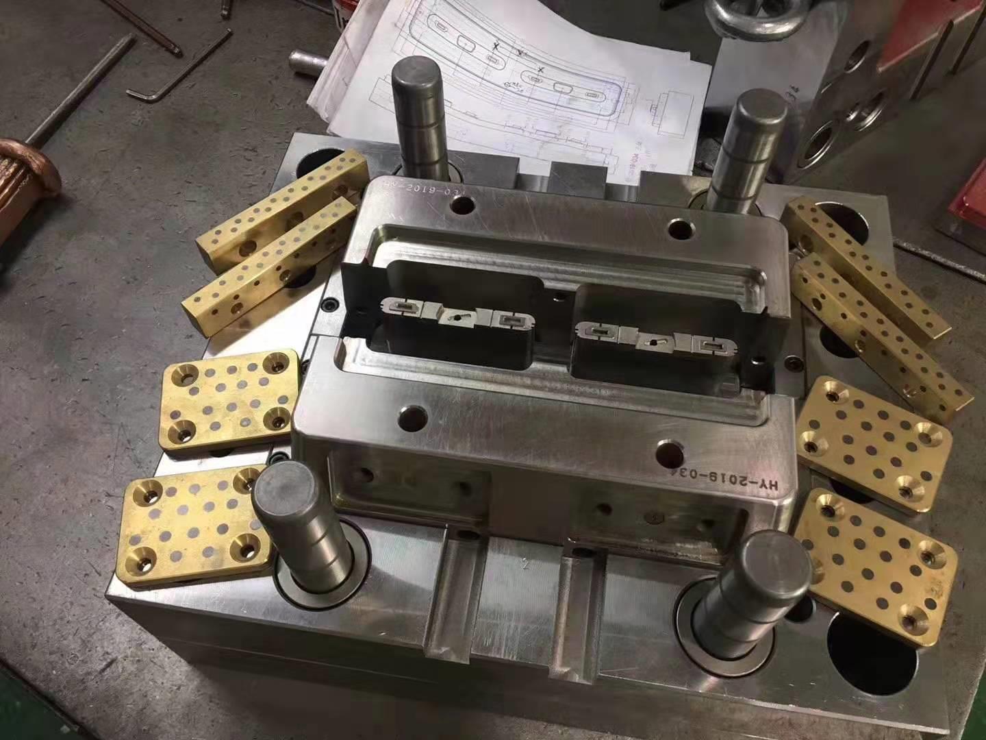 multiportAV Adapter mold
